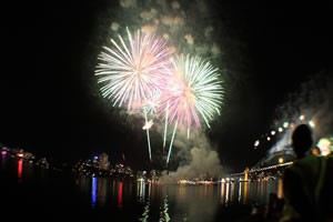 Spectacular NYE Fireworks Show on Sydney Harbour